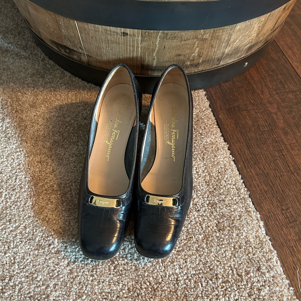 Vtg Salvatore Ferragamo Black Women A2 extra narrow Size 8 Croc Embossed